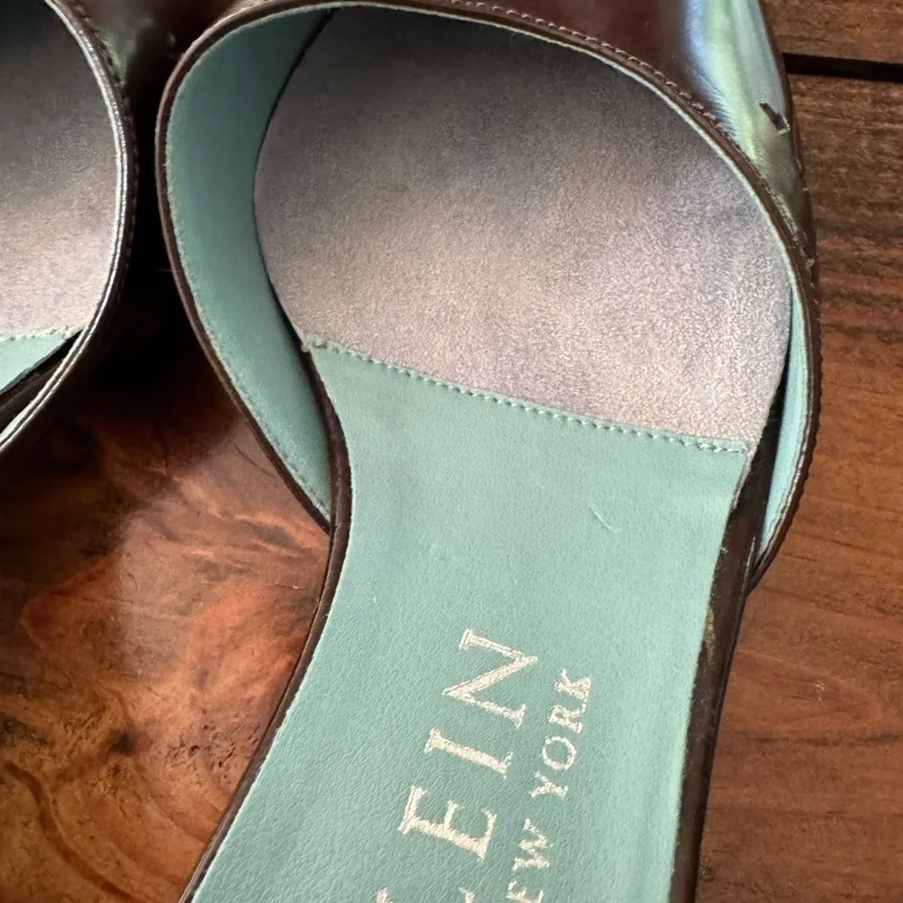 Vintage Anne Klein kitten heel slides (black) with hearts leather Size 6.5 - Picture 5 of 10